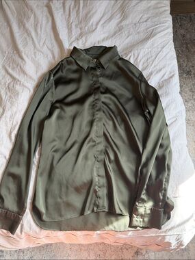 Women’s Olive Green Long-Sleeve Button-Up Shirt